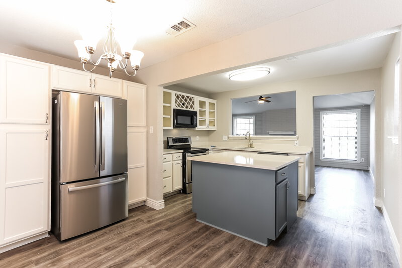 2,375/Mo, 960 Brookside Dr Cedar Hill, TX 75104 Kitchen View 2