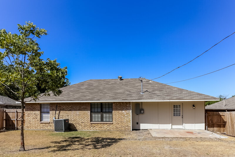 2,375/Mo, 960 Brookside Dr Cedar Hill, TX 75104 Rear View