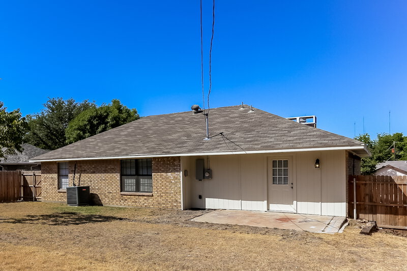 2,375/Mo, 960 Brookside Dr Cedar Hill, TX 75104 Rear View 2