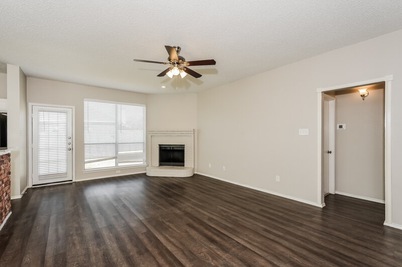 2,105/Mo, 6409 Baywater Ct Fort Worth, TX 76179 Living Room View 3