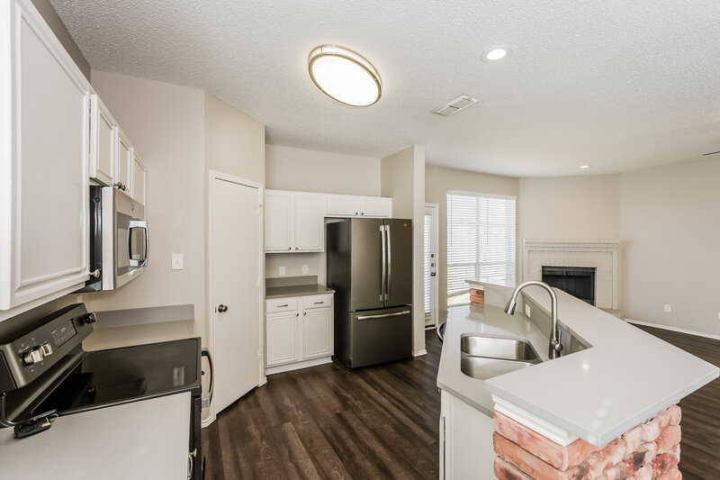 2,105/Mo, 6409 Baywater Ct Fort Worth, TX 76179 Kitchen View 2