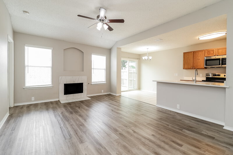 2,030/Mo, 3317 Bentgate Ct Denton, TX 76210 Living Room View 2