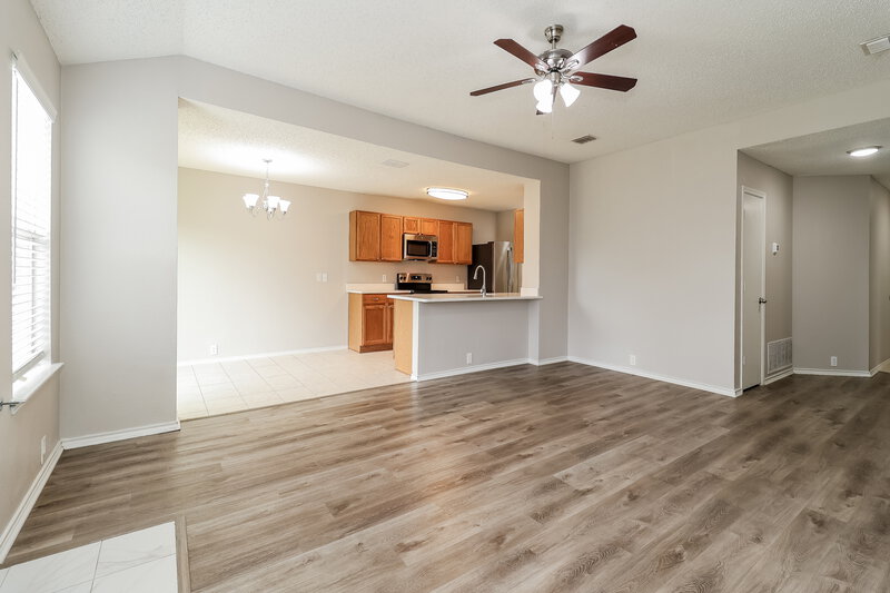 2,030/Mo, 3317 Bentgate Ct Denton, TX 76210 Living Room View 3