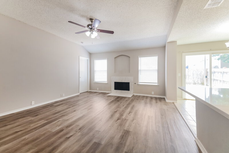 2,050/Mo, 3317 Bentgate Ct Denton, TX 76210 Living Room View 4