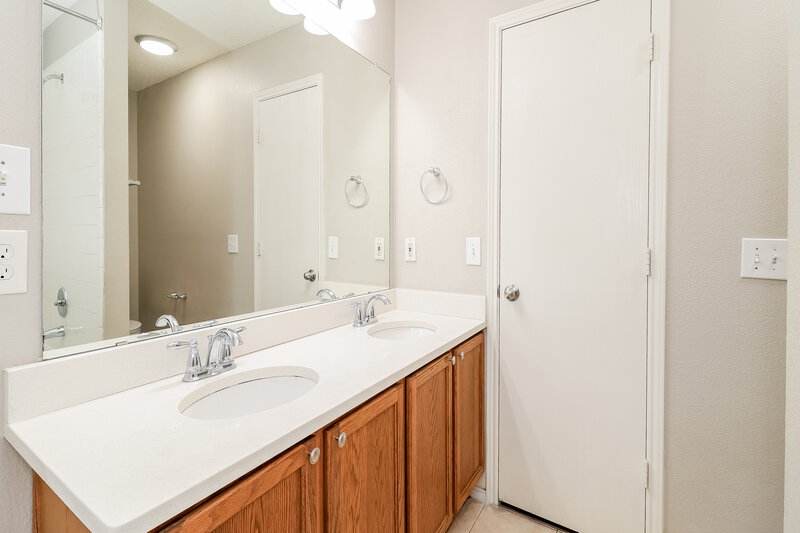 2,030/Mo, 3317 Bentgate Ct Denton, TX 76210 Main Bathroom View
