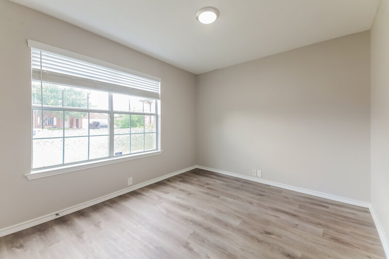 2,050/Mo, 3317 Bentgate Ct Denton, TX 76210 Main Bathroom View 2