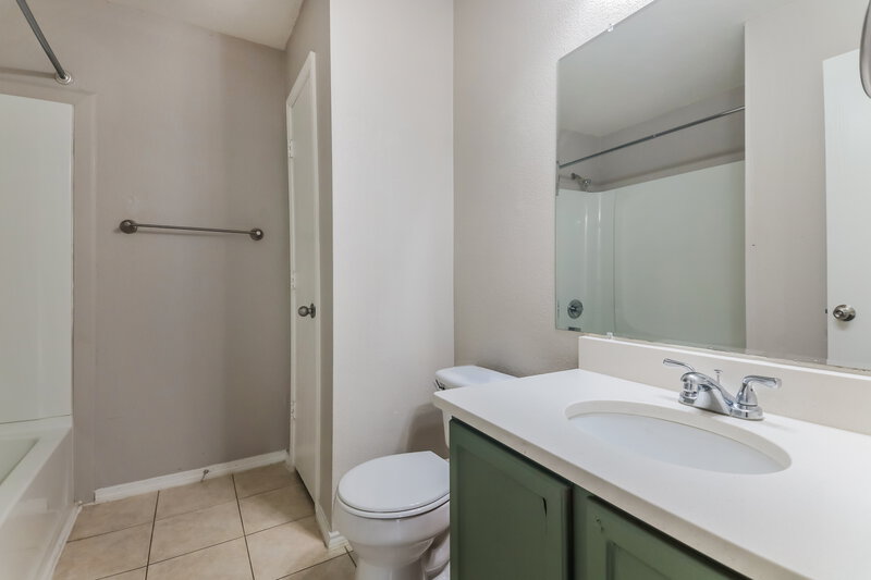 2,050/Mo, 3317 Bentgate Ct Denton, TX 76210 Bathroom View