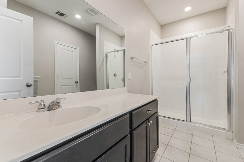 0/Mo, 820 Horton St Fate, TX 75189 Main Bathroom View