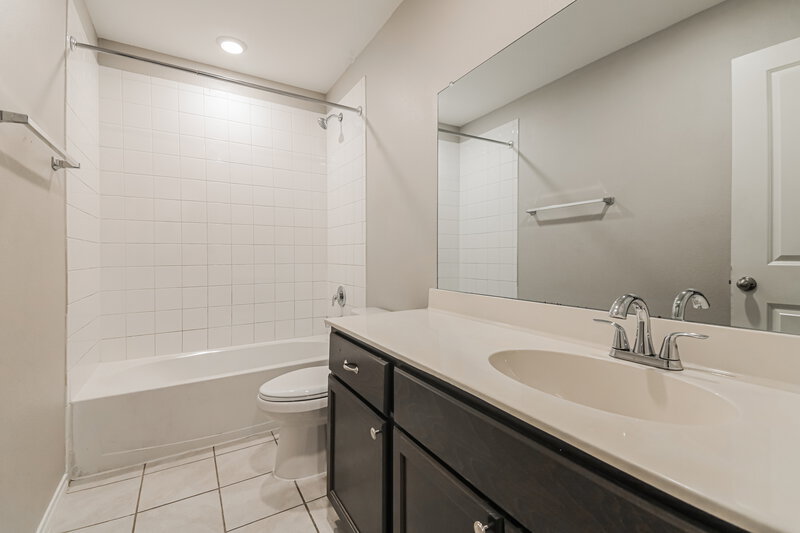 0/Mo, 820 Horton St Fate, TX 75189 Bathroom View