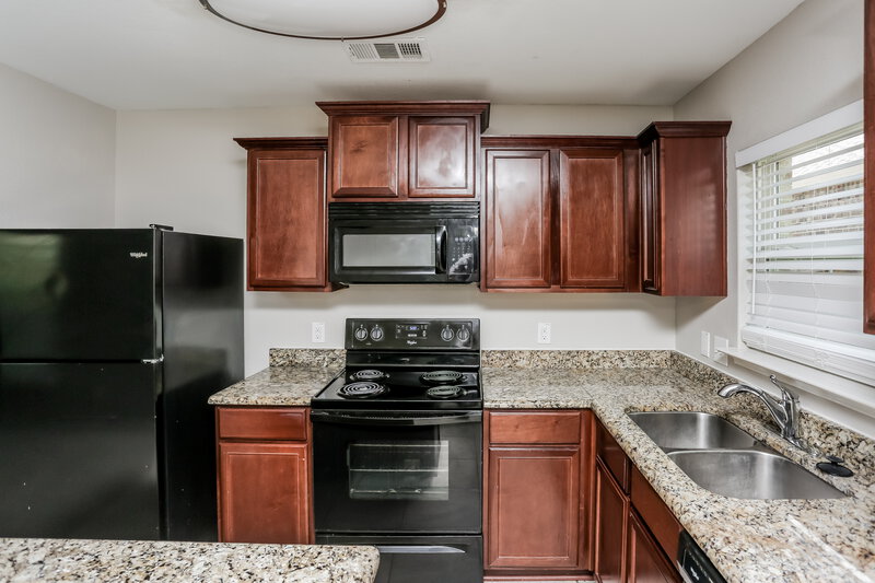 2,215/Mo, 1618 Blackburn Way Princeton, TX 75407 Kitchen View 2