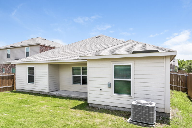 2,215/Mo, 1618 Blackburn Way Princeton, TX 75407 Rear View