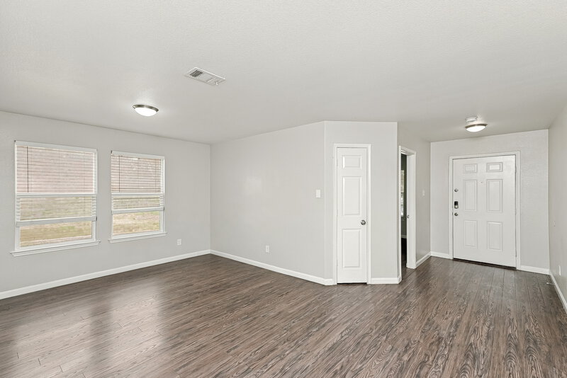 2,470/Mo, 8820 Elk Creek Ln Fort Worth, TX 76123 Living Room View 3
