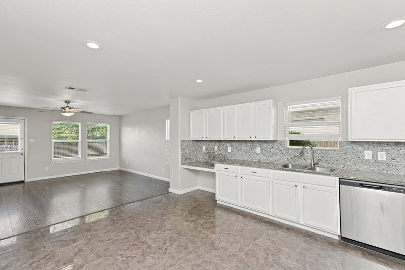 2,470/Mo, 8820 Elk Creek Ln Fort Worth, TX 76123 Kitchen View