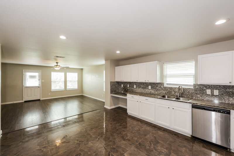 2,530/Mo, 8820 Elk Creek Ln Fort Worth, TX 76123 Kitchen View 2