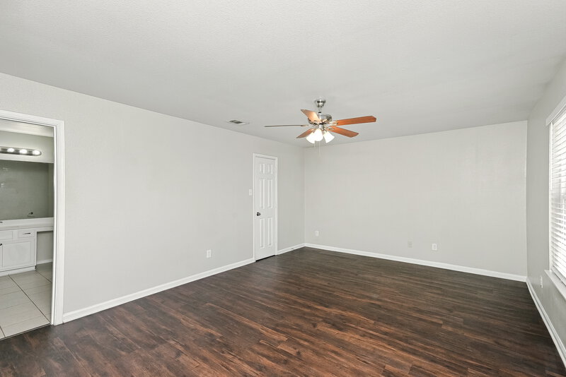 2,470/Mo, 8820 Elk Creek Ln Fort Worth, TX 76123 Primary Bedroom View 2