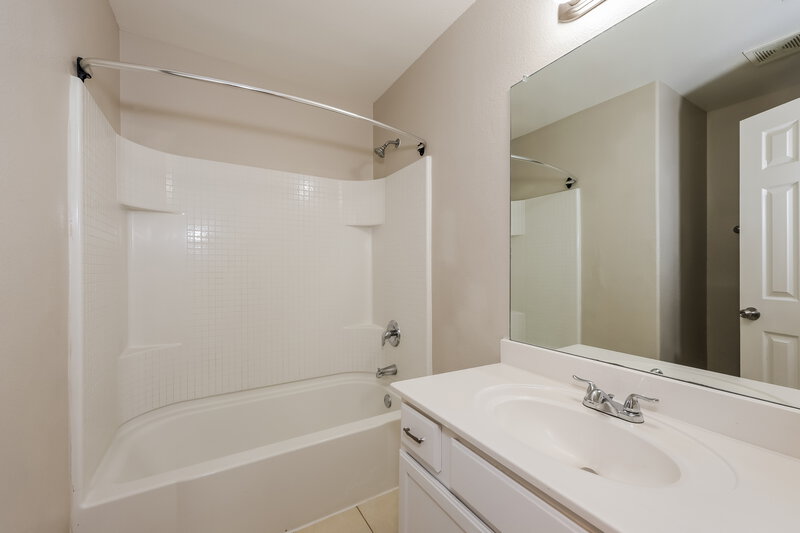 2,530/Mo, 8820 Elk Creek Ln Fort Worth, TX 76123 Bathroom View