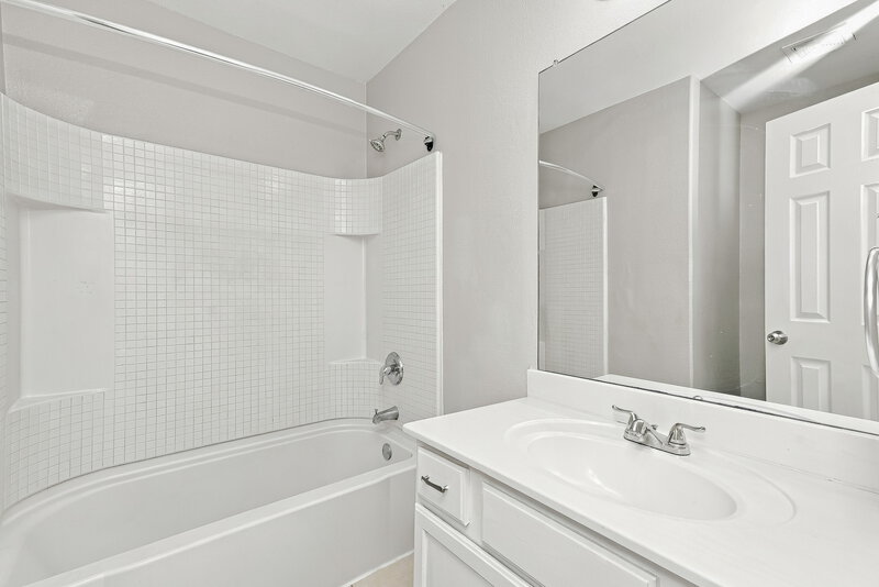 2,470/Mo, 8820 Elk Creek Ln Fort Worth, TX 76123 Bathroom View