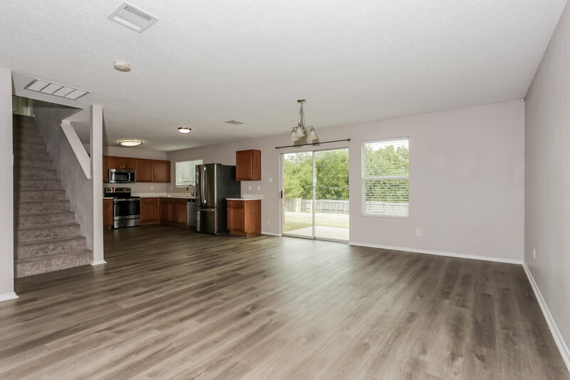 2,200/Mo, 907 Blue Sky Dr Arlington, TX 76002 Living Room View 2