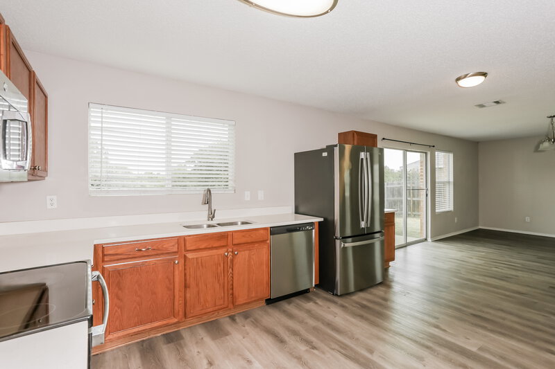 2,200/Mo, 907 Blue Sky Dr Arlington, TX 76002 Kitchen View 2