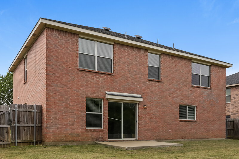 2,200/Mo, 907 Blue Sky Dr Arlington, TX 76002 Rear View
