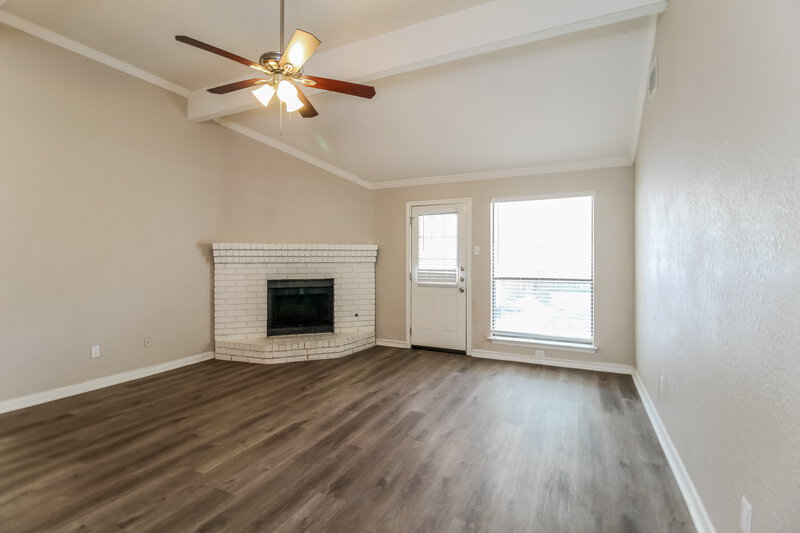 2,725/Mo, 600 Aldenwood St Allen, TX 75002 Living Room View 2