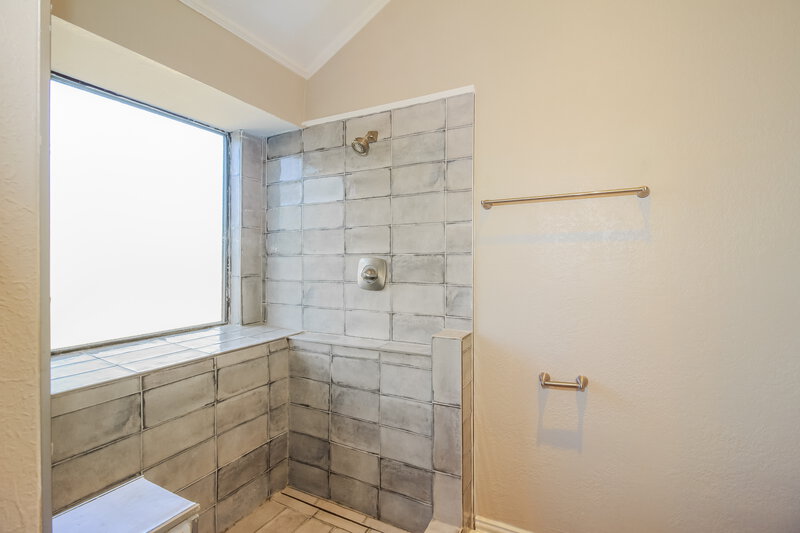 2,725/Mo, 600 Aldenwood St Allen, TX 75002 Main Bathroom View