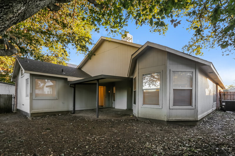 1,860/Mo, 5704 Stone Meadow Ln Fort Worth, TX 76179 Rear View