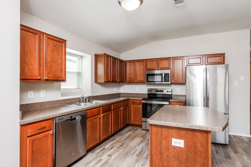 2,050/Mo, 1714 Twin Hills Way Princeton, TX 75407 Kitchen View 2
