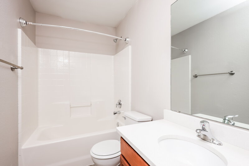 2,050/Mo, 1714 Twin Hills Way Princeton, TX 75407 Bathroom View