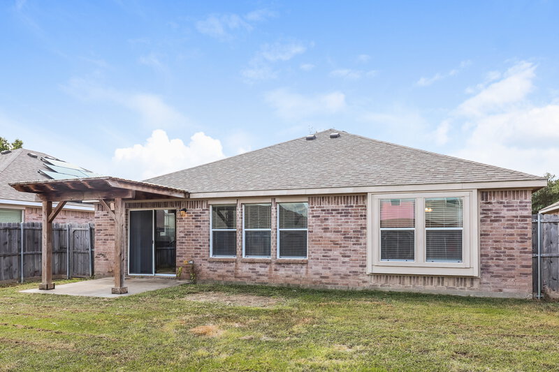 2,050/Mo, 1714 Twin Hills Way Princeton, TX 75407 Rear View