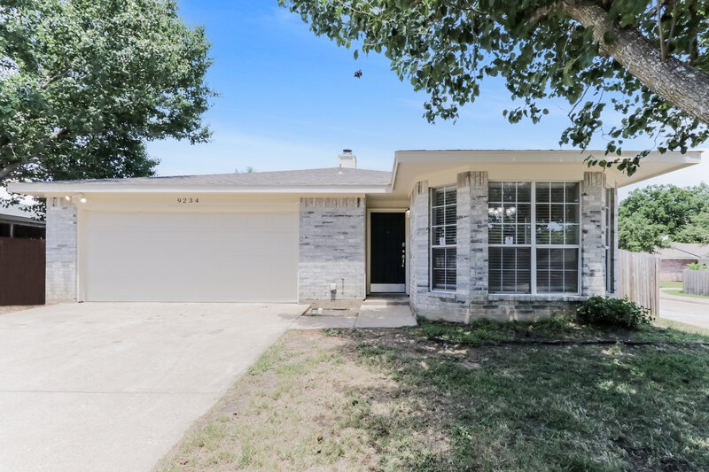 2,005/Mo, 9234 Crimnson Ct Dallas, TX 75217 External View