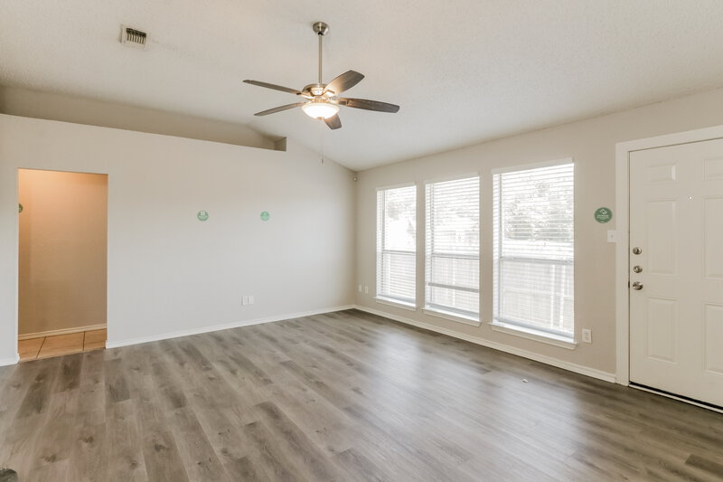 1,880/Mo, 9234 Crimnson Ct Dallas, TX 75217 Living Room View