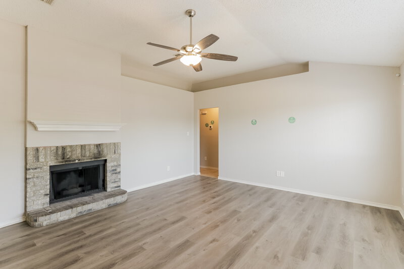 1,880/Mo, 9234 Crimnson Ct Dallas, TX 75217 Living Room View 2