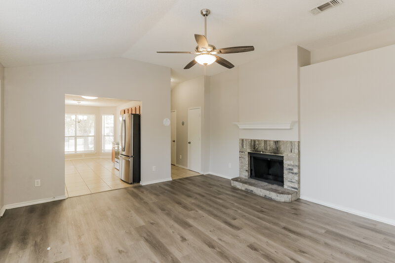 1,880/Mo, 9234 Crimnson Ct Dallas, TX 75217 Living Room View 3