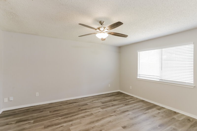 1,880/Mo, 9234 Crimnson Ct Dallas, TX 75217 Main Bedroom View