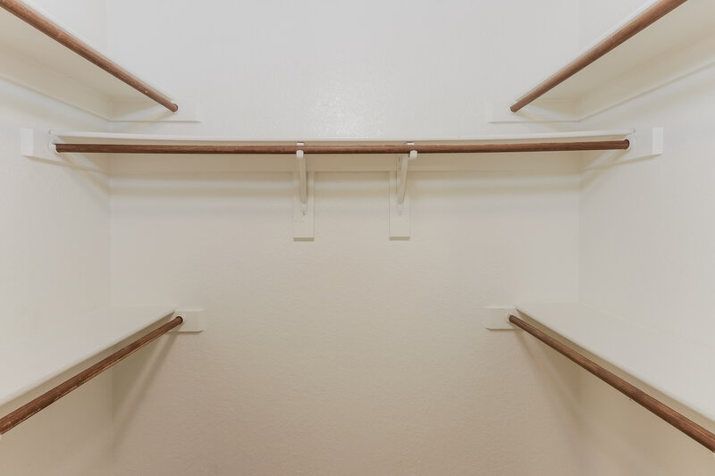 1,880/Mo, 9234 Crimnson Ct Dallas, TX 75217 Walk In Closet View