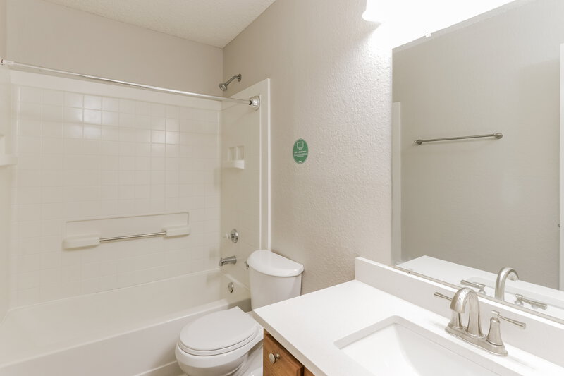 1,880/Mo, 9234 Crimnson Ct Dallas, TX 75217 Bathroom View