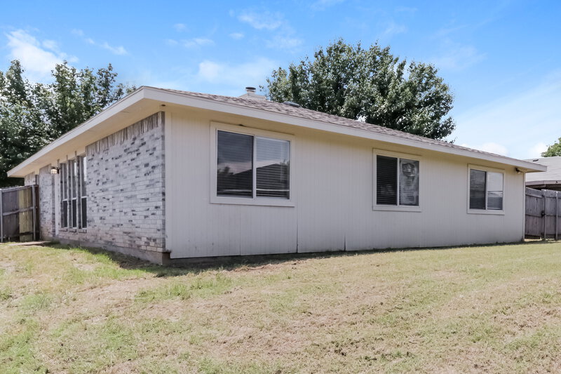 1,880/Mo, 9234 Crimnson Ct Dallas, TX 75217 Rear View