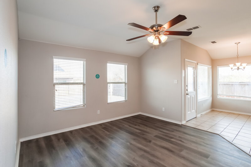 2,210/Mo, 1100 Colchester Ct Fort Worth, TX 76134 Living Room View 2