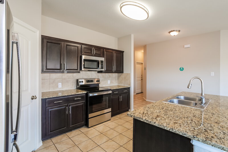 2,210/Mo, 1100 Colchester Ct Fort Worth, TX 76134 Kitchen View