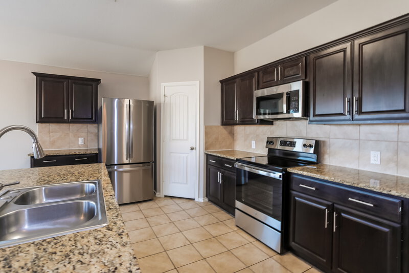 2,210/Mo, 1100 Colchester Ct Fort Worth, TX 76134 Kitchen View 2
