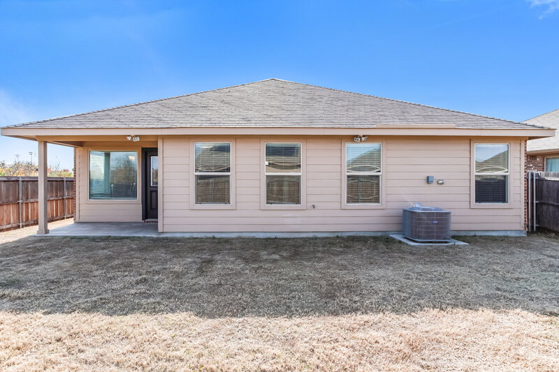 2,210/Mo, 1100 Colchester Ct Fort Worth, TX 76134 Rear View