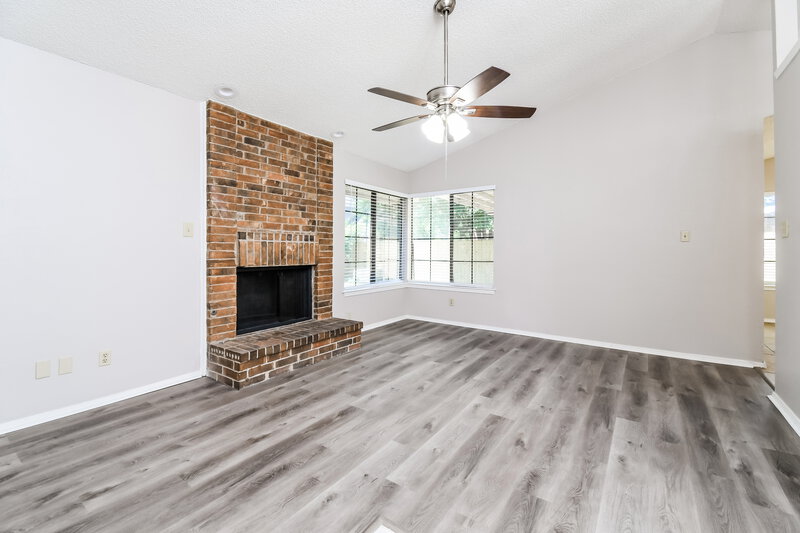 2,215/Mo, 4319 Hemingway Dr Grand Prairie, TX 75052 Living Room View