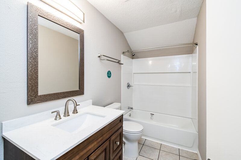 2,215/Mo, 4319 Hemingway Dr Grand Prairie, TX 75052 Bathroom View