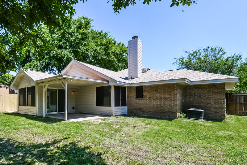 2,215/Mo, 4319 Hemingway Dr Grand Prairie, TX 75052 Rear View