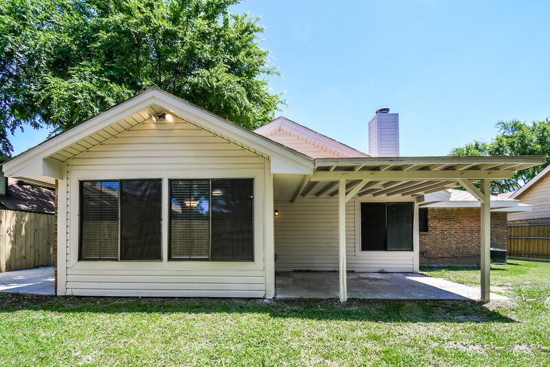 2,215/Mo, 4319 Hemingway Dr Grand Prairie, TX 75052 Rear View 2