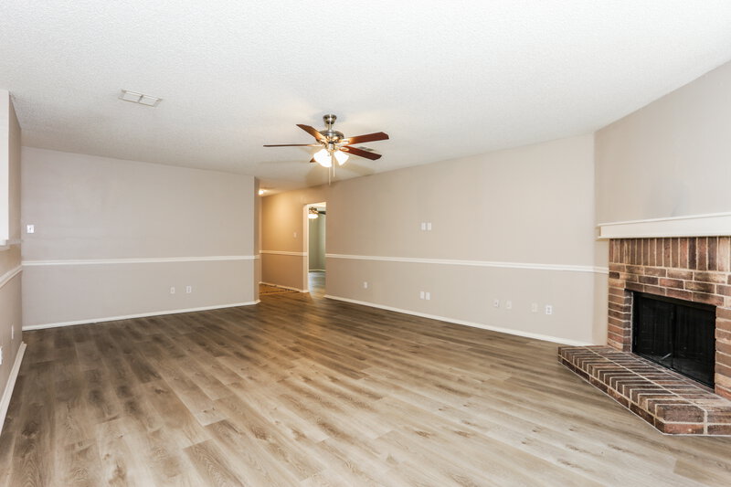 1,975/Mo, 1616 Deerwood Dr Rockwall, TX 75032 Living Room View
