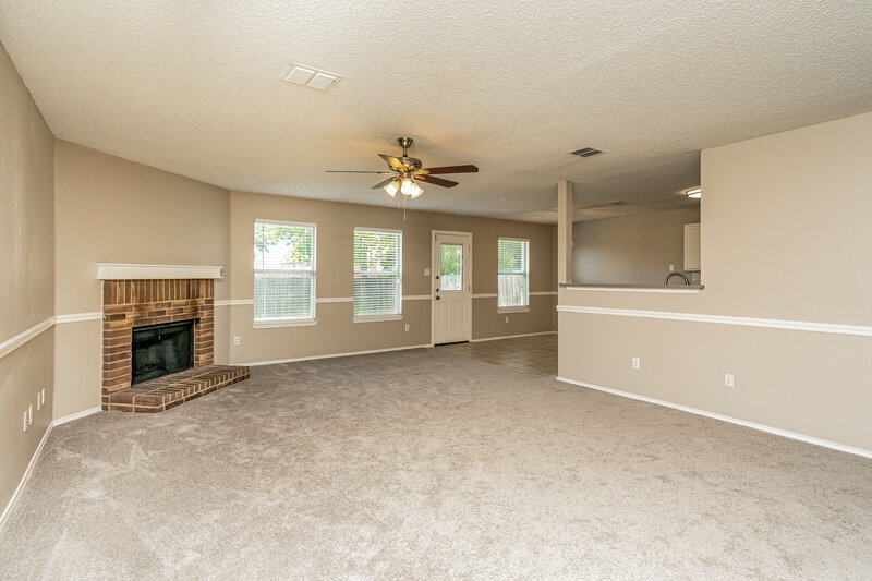 2,035/Mo, 1616 Deerwood Dr Rockwall, TX 75032 Living Room View 2