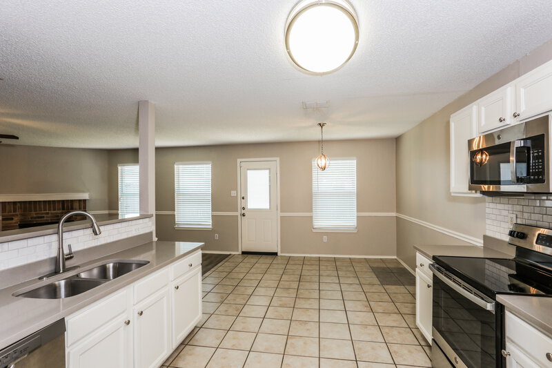 1,975/Mo, 1616 Deerwood Dr Rockwall, TX 75032 Kitchen View 2