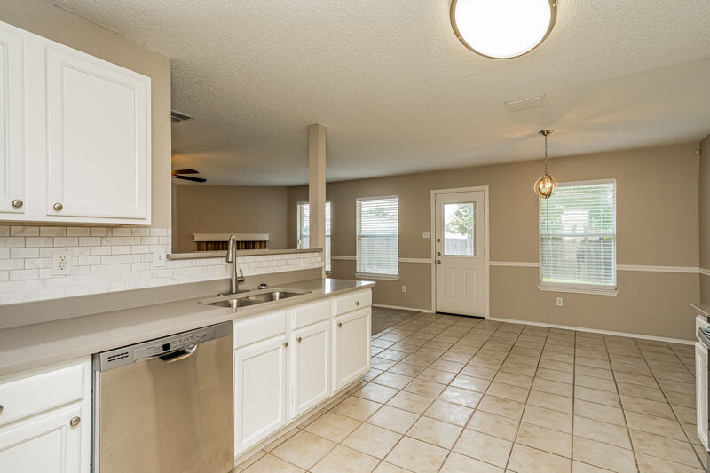 2,035/Mo, 1616 Deerwood Dr Rockwall, TX 75032 Kitchen View 2